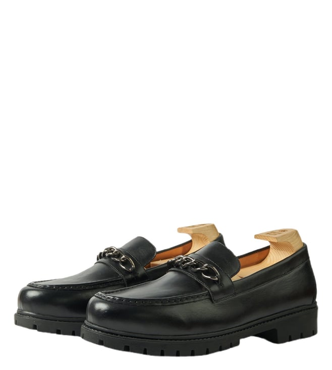 WHITEMUDS - Trump Bold Chain Black Slip Ons